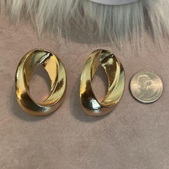 Zara Hollow Circle Gold Stud Earrings - Picture 9 of 13